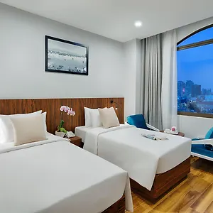 Happy Life Grand & Rooftop Skybar Ho Chi Minh-Byen